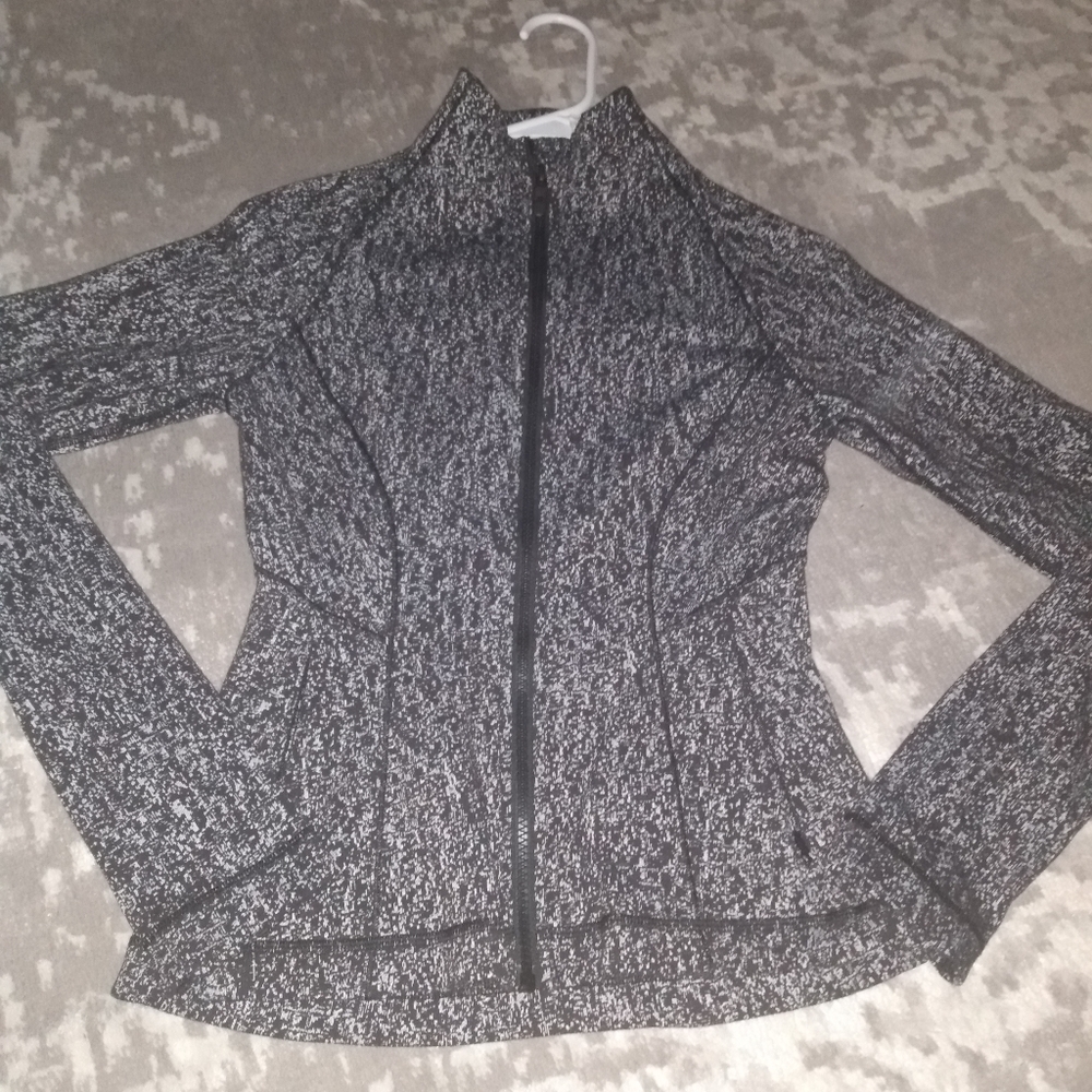 Lululemon Jacket 🖤🤍 - Picture 5 of 11